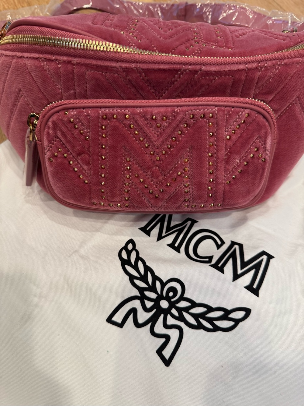 🚨SOLD🚨MCM Rose Pink Quilted Velvet Studded Belt Bag NWT - Picture 3 of 16